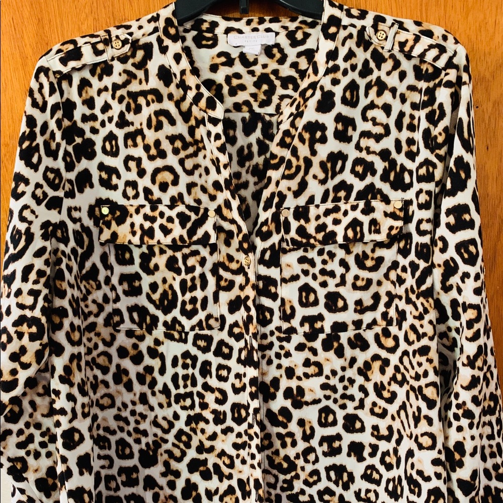 ***SOLD****         Women’s Blouse